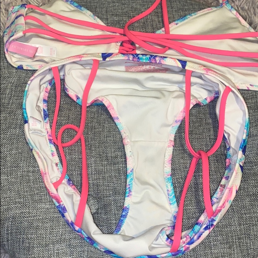 Vs bikini - Picture 3 of 3
